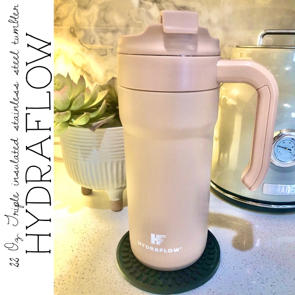 Hydraflow Handled Tumbler with Flip Sip Lid